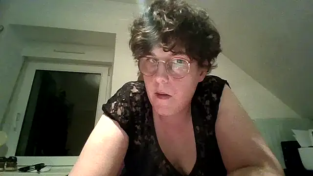 OIseauNoir88 online show from 02/09/26, 08:57