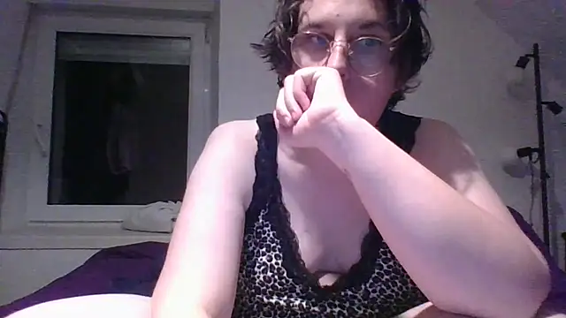 OIseauNoir88 online show from 05/12/26, 07:55