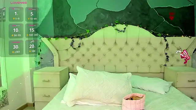 JazminRusso  online show from 04/02/26, 05:16