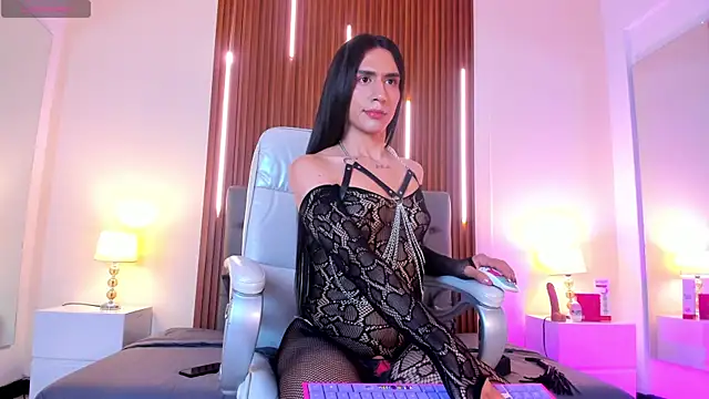Viannca   online show from 06/12/26, 08:24