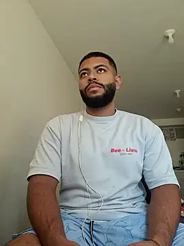 Snapshot of KLEYTON33 chatting on 02/09/26, 06:34 KLEYTON33 online show from 02/09/26, 06:34