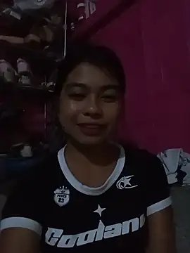 Snapshot of Heavens_night04 chatting on 02/15/26, 04:14 Heavens night04 online show from 02/15/26, 04:14