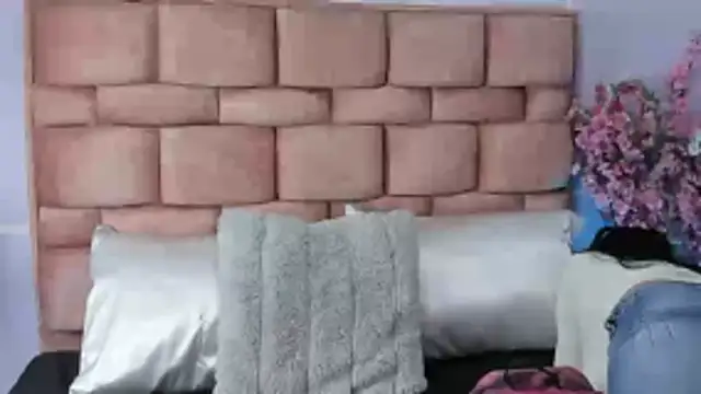 Snapshot of amy_noa chatting on 02/15/26, 12:40 amy noa online show from 02/15/26, 12:40