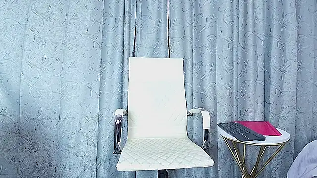 Snapshot of amy_noa chatting on 04/18/26, 12:53 amy noa online show from 04/18/26, 12:53