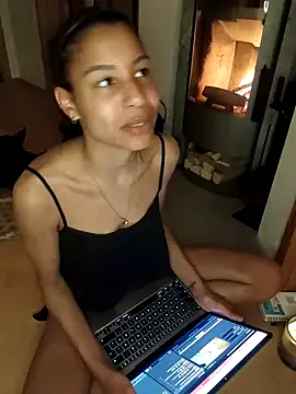 Snapshot of YaraEstelle chatting on 03/08/26, 11:19 YaraEstelle online show from 03/08/26, 11:19