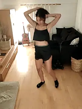 Snapshot of YaraEstelle chatting on 03/11/26, 08:37 YaraEstelle online show from 03/11/26, 08:37