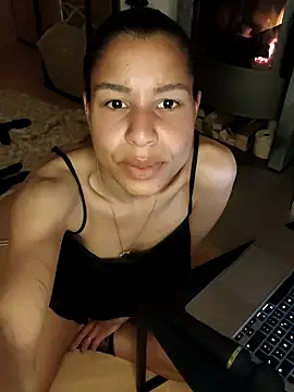 Snapshot of YaraEstelle chatting on 03/19/26, 08:35 YaraEstelle online show from 03/19/26, 08:35