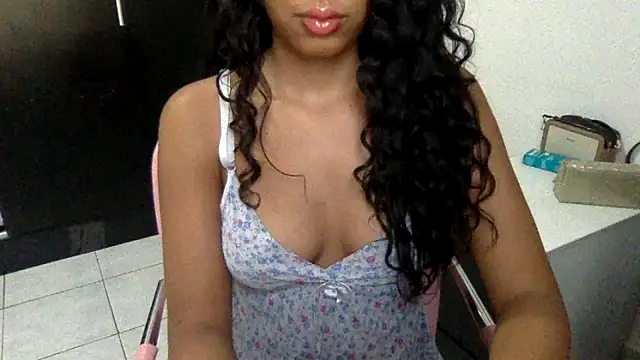 Snapshot of BaddieGirl199 chatting on 04/14/26, 08:15 BaddieGirl199 online show from 04/14/26, 08:15