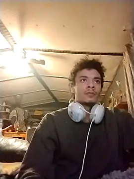 Snapshot of spooky425hd chatting on 03/27/26, 08:26 spooky425hd online show from 03/27/26, 08:26