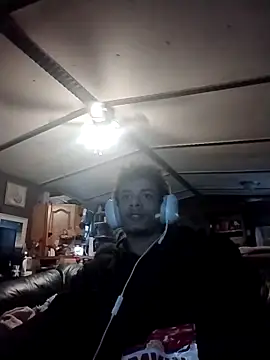 Snapshot of spooky425hd chatting on 04/05/26, 11:13 spooky425hd online show from 04/05/26, 11:13