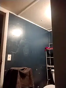 Snapshot of spooky425hd chatting on 04/22/26, 01:19 spooky425hd online show from 04/22/26, 01:19