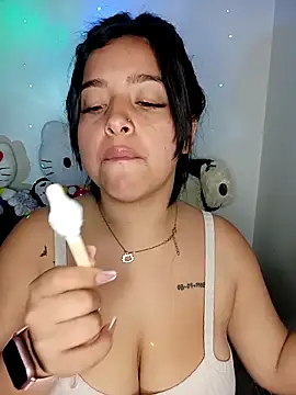 Snapshot of _juli17_ chatting on 04/06/26, 10:44 juli17 online show from 04/06/26, 10:44