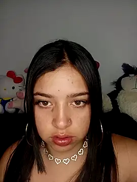 Snapshot of _juli17_ chatting on 04/18/26, 10:43 juli17 online show from 04/18/26, 10:43