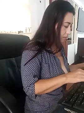 Snapshot of aliz963040 chatting on 02/03/26, 02:33 aliz963040 online show from 02/03/26, 02:33