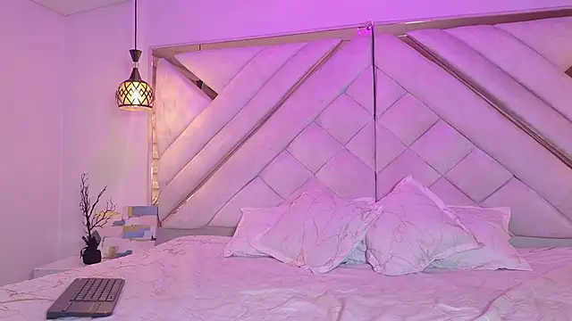 nilaynoa online show from 02/17/26, 12:12