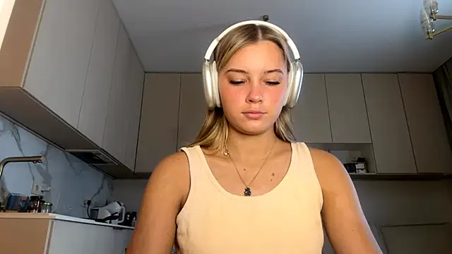 Snapshot of SeveralDip chatting on 02/23/26, 06:44 SeveralDip online show from 02/23/26, 06:44