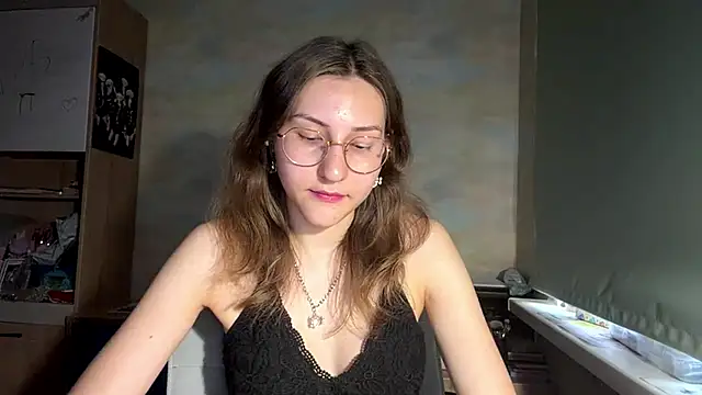 Snapshot of Miaaa_Moon chatting on 06/15/26, 04:42 Miaaa Moon online show from 06/15/26, 04:42