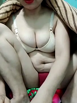 Snapshot of Kathylove_2026 chatting on 02/10/26, 01:04 Kathylove 2026 online show from 02/10/26, 01:04