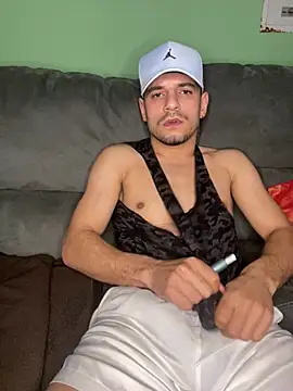 Snapshot of alessand180521 chatting on 02/16/26, 04:36 alessand180521 online show from 02/16/26, 04:36