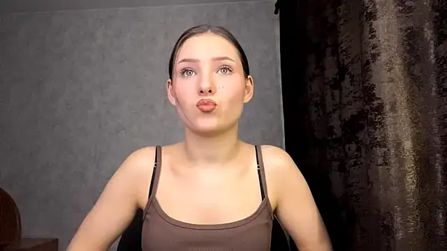 Snapshot of FoxieFlare chatting on 02/10/26, 12:04 FoxieFlare online show from 02/10/26, 12:04