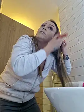 Snapshot of Majestic-Maya chatting on 03/07/26, 05:32 Majestic-Maya online show from 03/07/26, 05:32