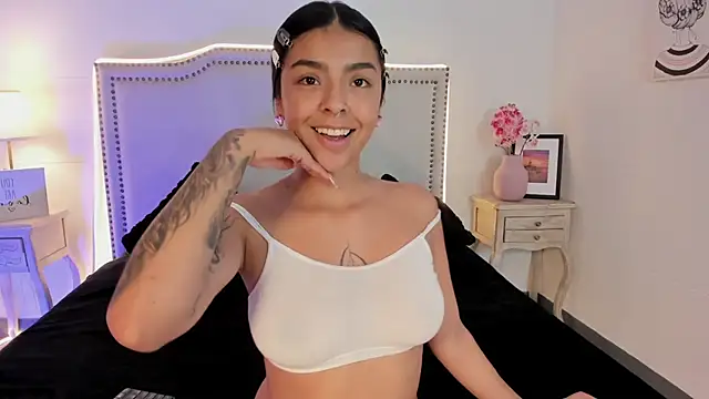 Snapshot of nia-malkova chatting on 04/11/26, 09:02 nia-malkova online show from 04/11/26, 09:02