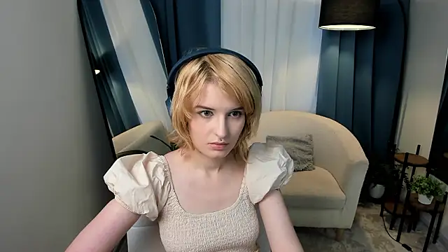 Snapshot of Akimo_ chatting on 02/18/26, 01:18 Akimo online show from 02/18/26, 01:18