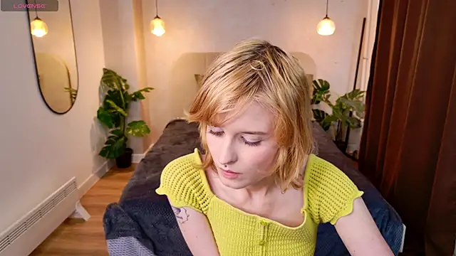 Snapshot of Akimo_ chatting on 02/22/26, 01:42 Akimo online show from 02/22/26, 01:42