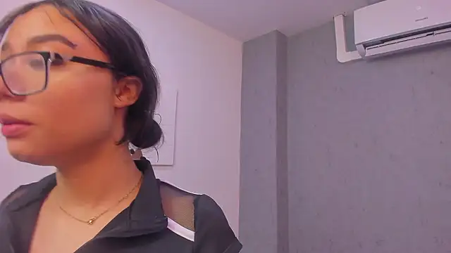 Snapshot of lil_miia chatting on 02/28/26, 07:15 lil miia online show from 02/28/26, 07:15