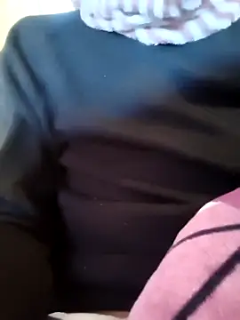 Snapshot of newtube0 chatting on 02/05/26, 03:33 newtube0 online show from 02/05/26, 03:33