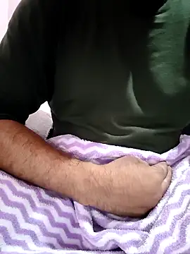 Snapshot of newtube0 chatting on 04/02/26, 06:05 newtube0 online show from 04/02/26, 06:05