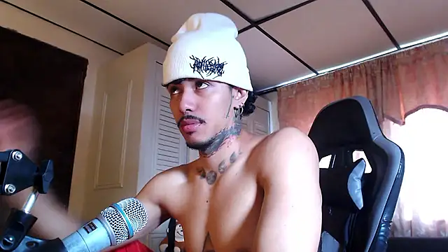 Snapshot of D3v1L88 chatting on 03/27/26, 07:46 D3v1L88 online show from 03/27/26, 07:46