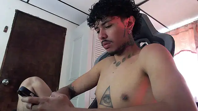 Snapshot of D3v1L88 chatting on 04/04/26, 05:21 D3v1L88 online show from 04/04/26, 05:21