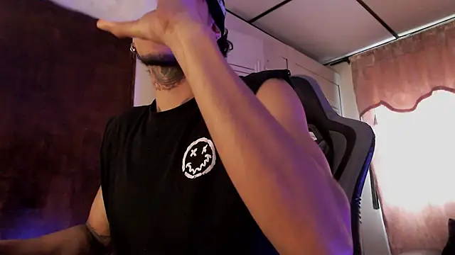 Snapshot of D3v1L88 chatting on 04/16/26, 09:39 D3v1L88 online show from 04/16/26, 09:39