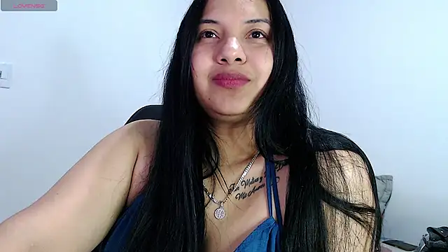 Snapshot of emily-rousee- chatting on 03/12/26, 02:18 emily-rousee- online show from 03/12/26, 02:18