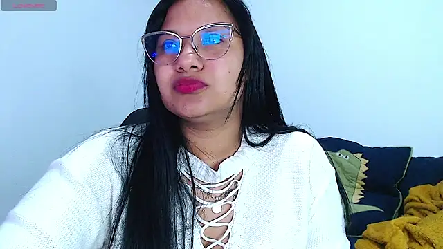 Snapshot of emily-rousee- chatting on 03/22/26, 03:21 emily-rousee- online show from 03/22/26, 03:21