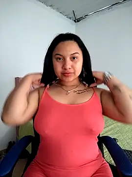 Snapshot of emily-rousee- chatting on 04/21/26, 02:23 emily-rousee- online show from 04/21/26, 02:23