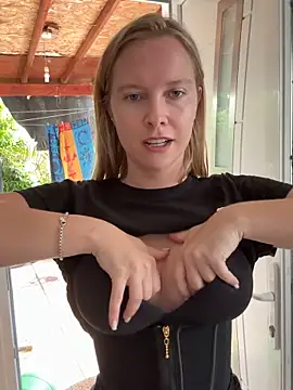 Ellie-rosee online show from 04/17/26, 02:31