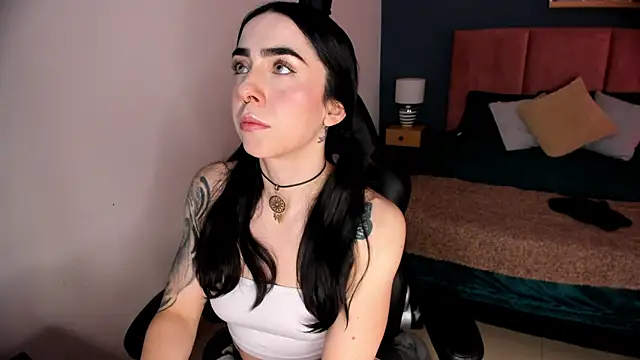Luna tagliaferri online show from 05/01/26, 01:16