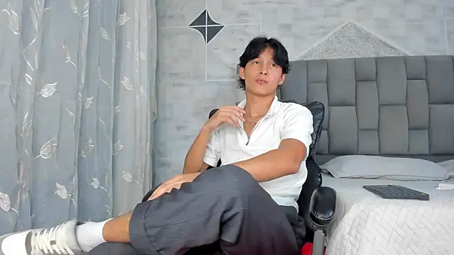 Snapshot of SalvatoreBenford chatting on 02/05/26, 05:01 SalvatoreBenford online show from 02/05/26, 05:01