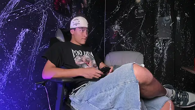 Snapshot of SalvatoreBenford chatting on 02/16/26, 08:49 SalvatoreBenford online show from 02/16/26, 08:49