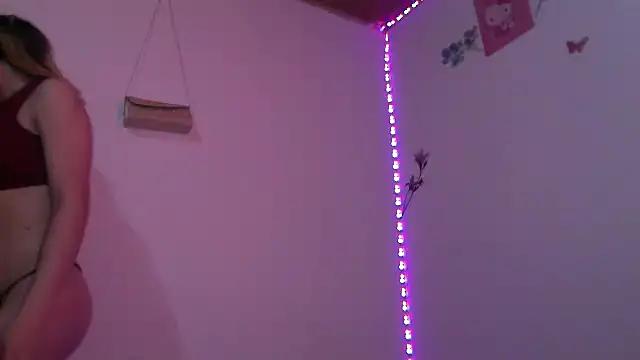 Snapshot of MikasaxX_ chatting on 03/07/26, 04:04 MikasaxX online show from 03/07/26, 04:04