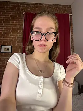 Snapshot of MyKittySayMeow chatting on 04/03/26, 10:08 MyKittySayMeow online show from 04/03/26, 10:08