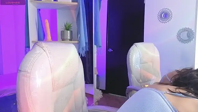 Snapshot of Miniadelf chatting on 04/23/26, 08:55 Miniadelf online show from 04/23/26, 08:55