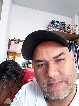 Snapshot of wessAndSandri chatting on 04/14/26, 07:42 wessAndSandri online show from 04/14/26, 07:42