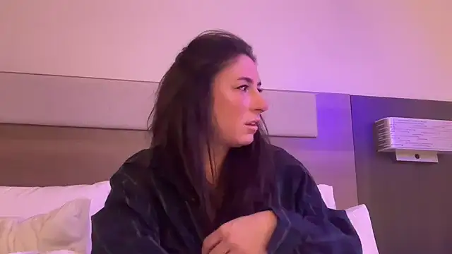 Snapshot of mr_mrs_glitter chatting on 03/30/26, 03:29 mr mrs glitter online show from 03/30/26, 03:29