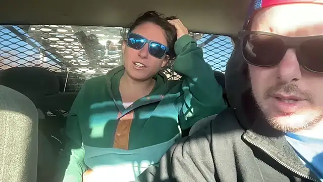 Snapshot of mr_mrs_glitter chatting on 04/11/26, 09:52 mr mrs glitter online show from 04/11/26, 09:52