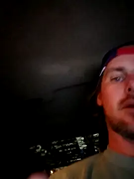 Snapshot of mr_mrs_glitter chatting on 04/18/26, 06:39 mr mrs glitter online show from 04/18/26, 06:39