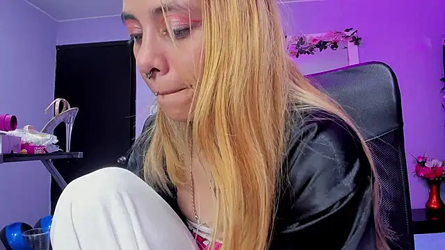 Snapshot of Dakota_Angell_ chatting on 02/08/26, 03:37 Dakota Angell online show from 02/08/26, 03:37