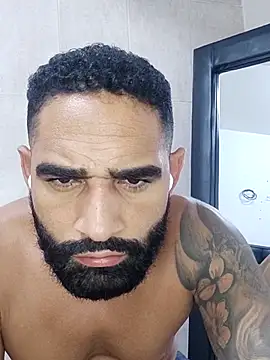 Snapshot of Lucius40 chatting on 02/03/26, 04:54 Lucius40 online show from 02/03/26, 04:54